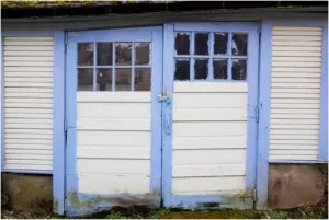 5 Signs That It’s Time To Replace Your Old Garage Door