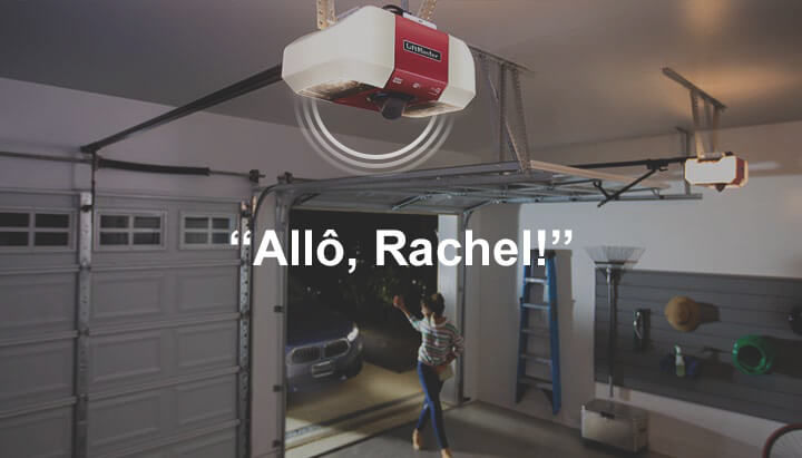 Le proprio reçoit une notification sur son cellulaire et voit une femme qui entre dans son garage : « Allô, Rachel! », dit-il.