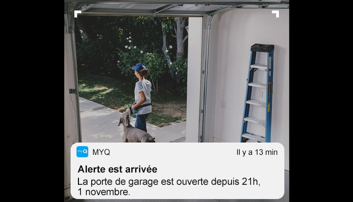 Le proprio reçoit une alerte “La porte de garage est restée ouverte” et voit qui a oublié de la fermer sur son cellulaire.