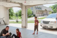 vue de l'intérieur d'un garage