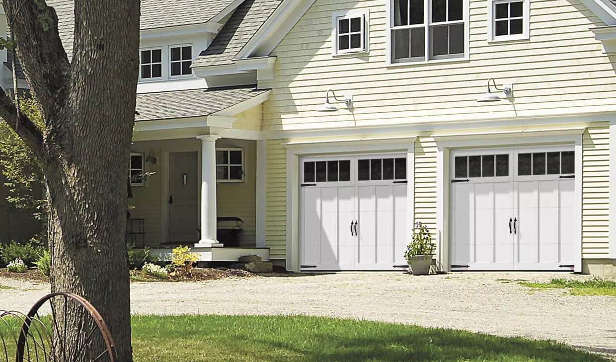 Eastman E-13, 9' x 7', Ice White doors and overlays, 4 vertical lite Panoramic windows