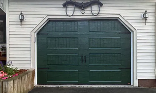 Standard+ North Hatley LP garage door, 10' x 7', Evergreen